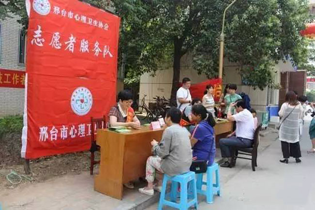 心理志愿服务队做公益心理咨询.jpg
